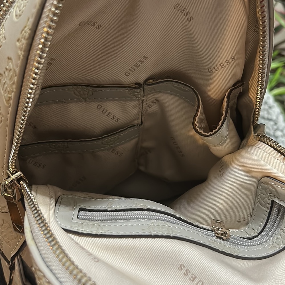 Guess mini backpack - Picture 7 of 9